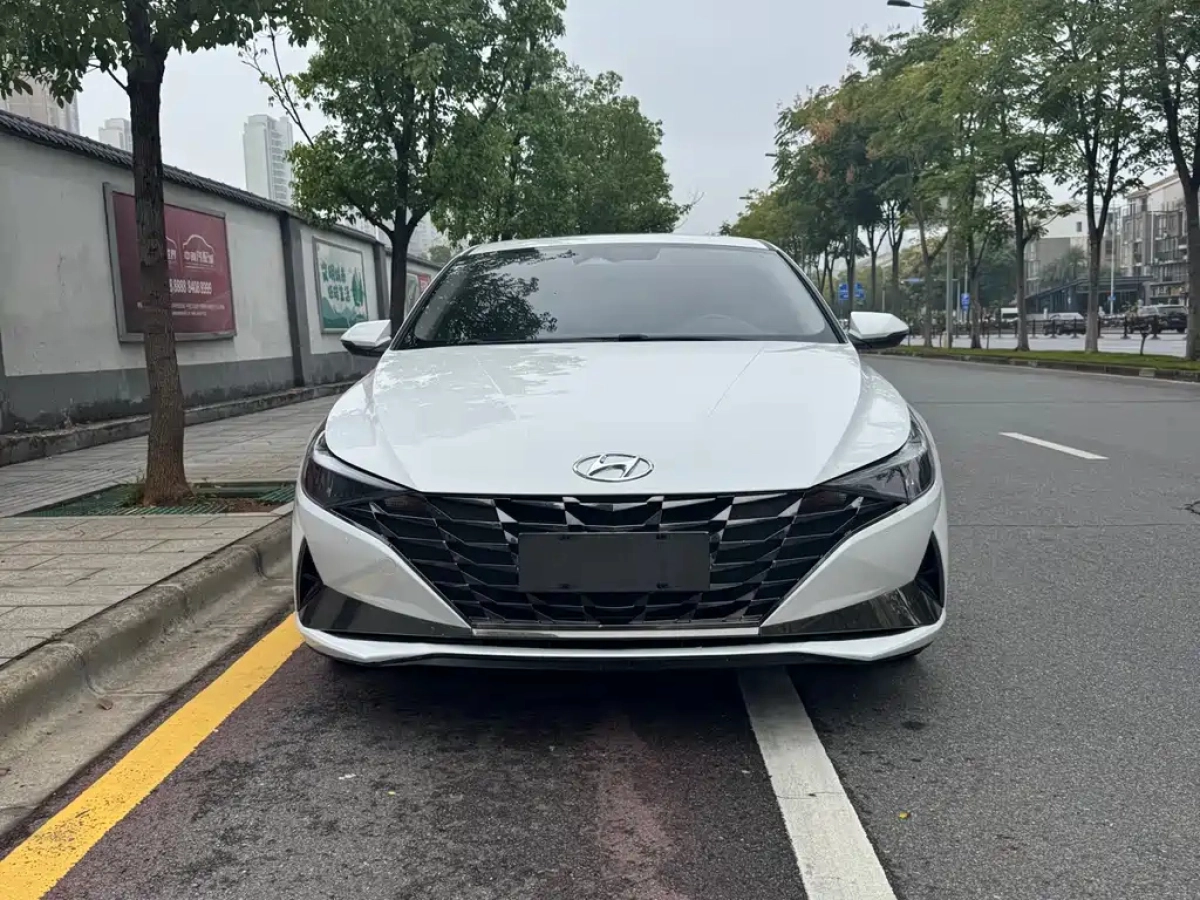 HYUNDAI ELANTRA