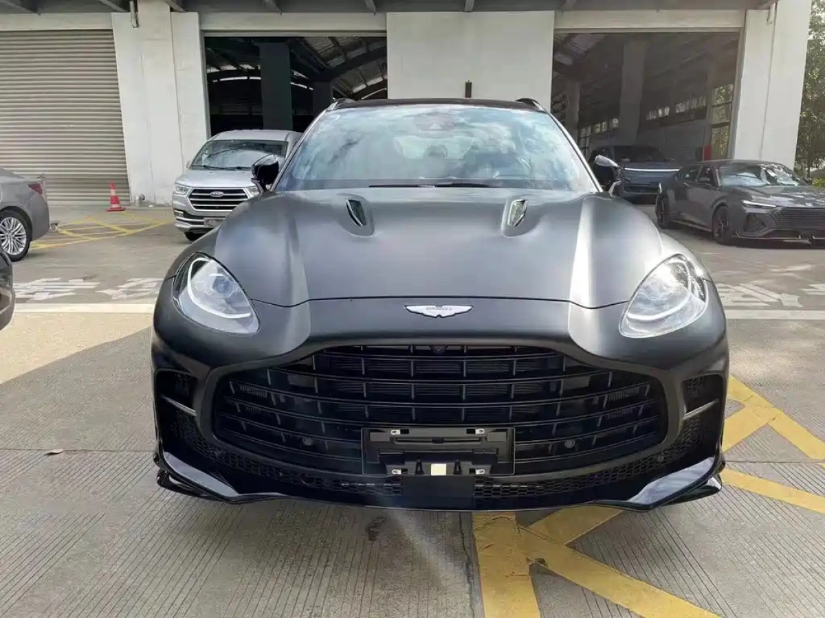 ASTON MARTIN DBX