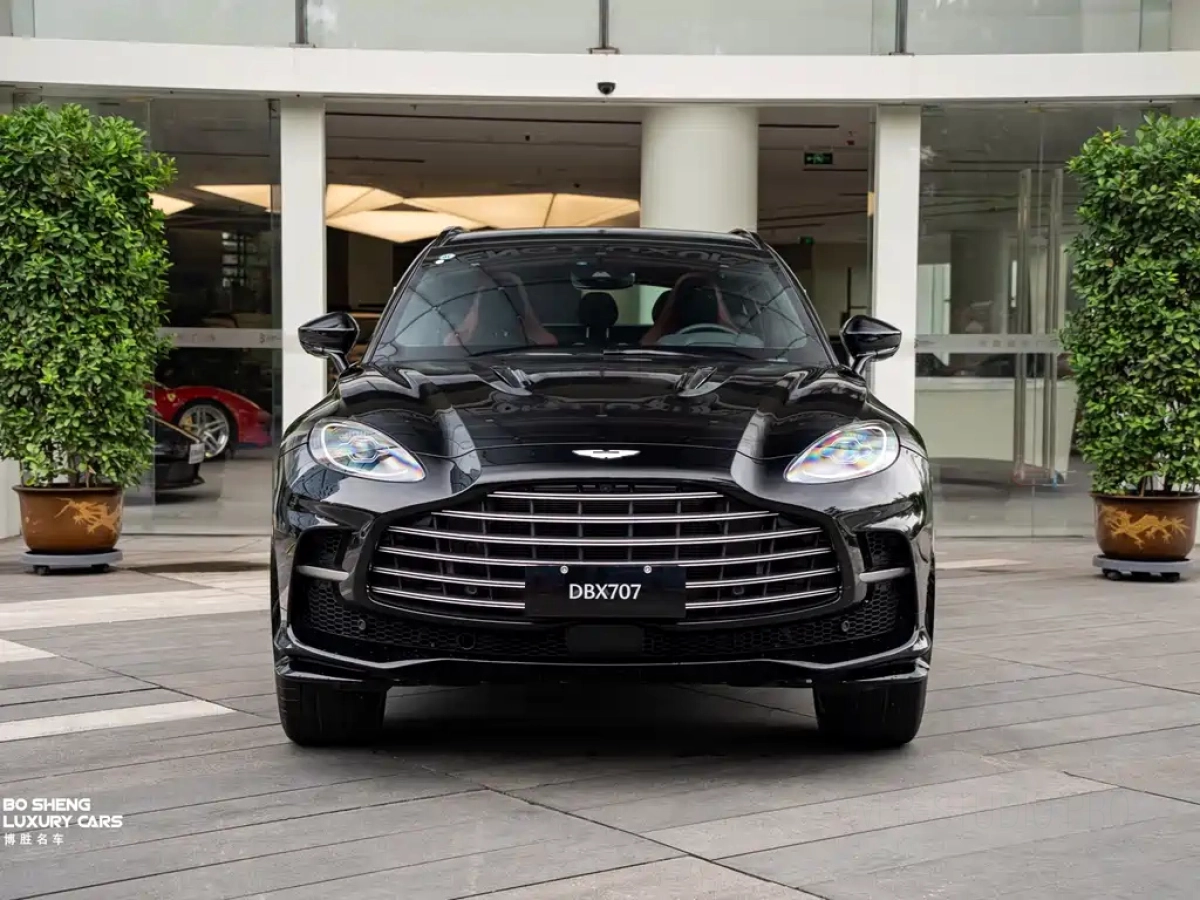 ASTON MARTIN DBX