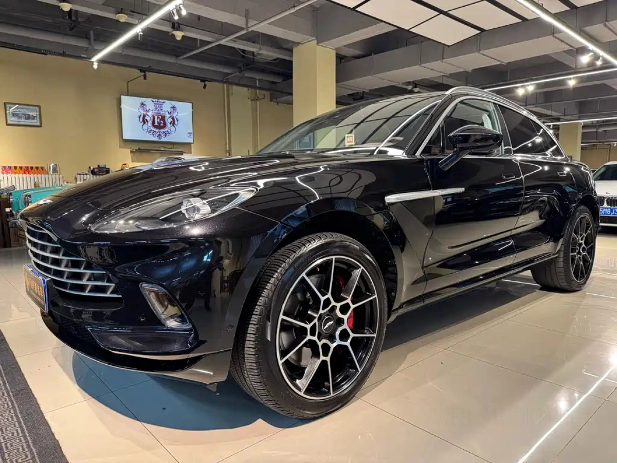 ASTON MARTIN DBX