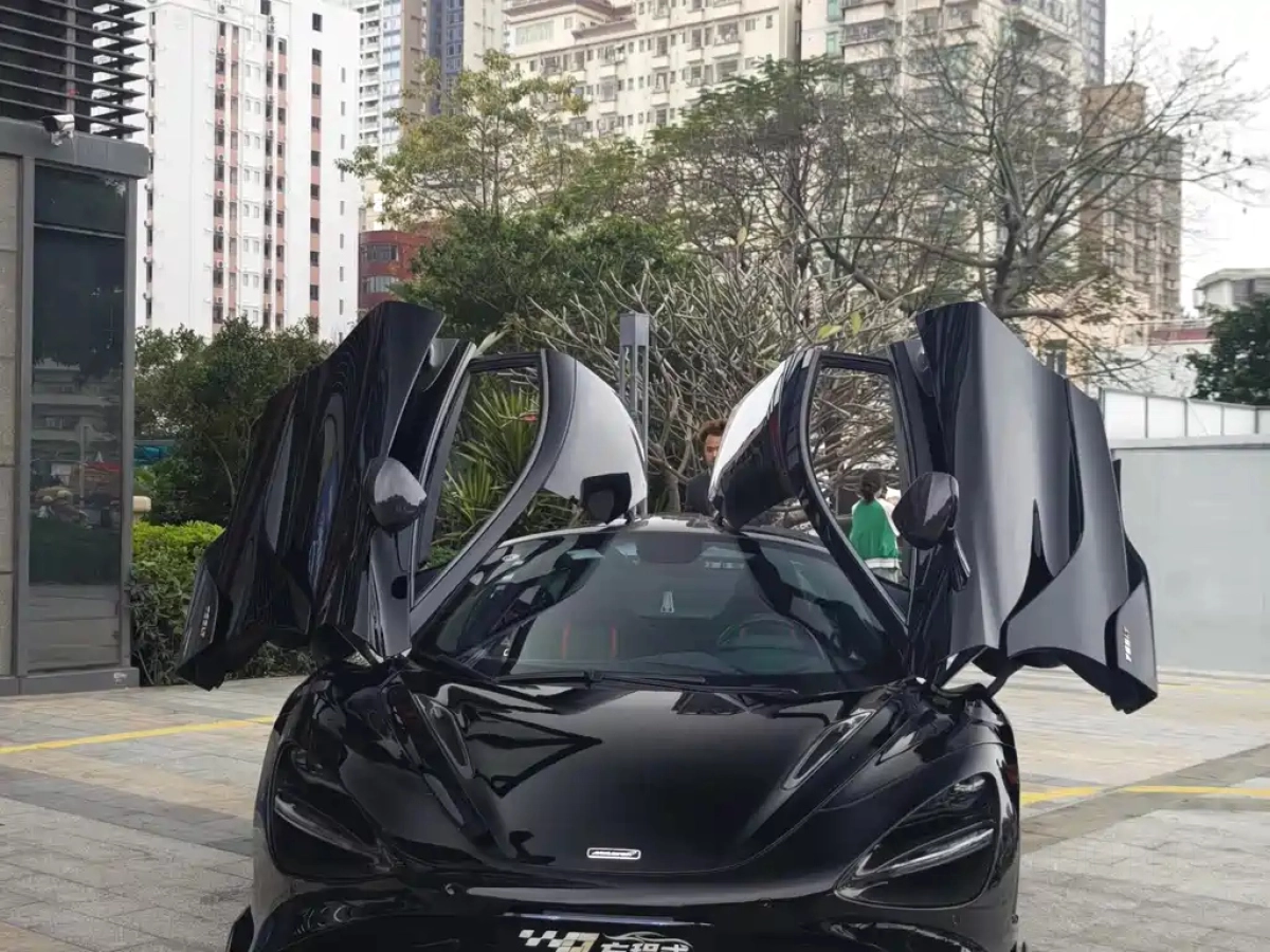MCLAREN 720S