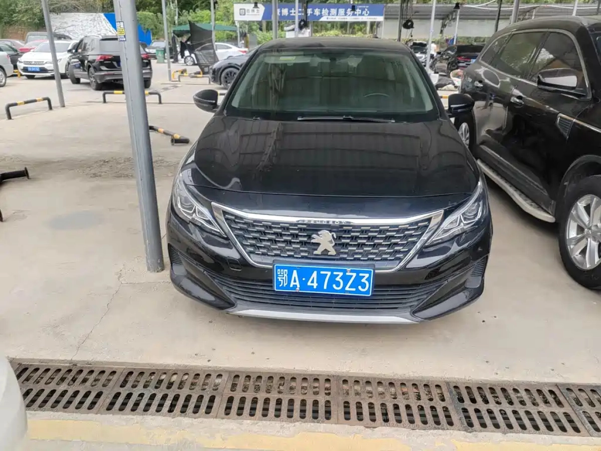 PEUGEOT 408