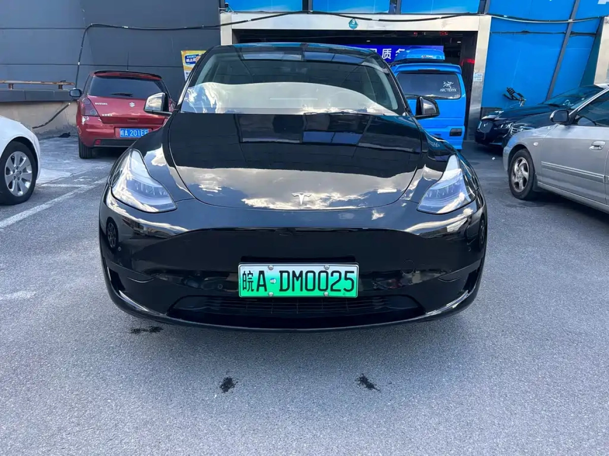 TESLA MODEL Y