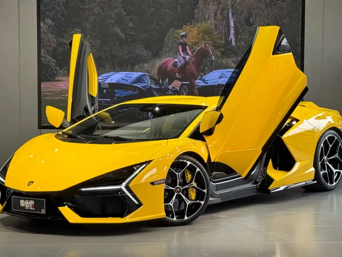 LAMBORGHINI REVUELTO  2025
