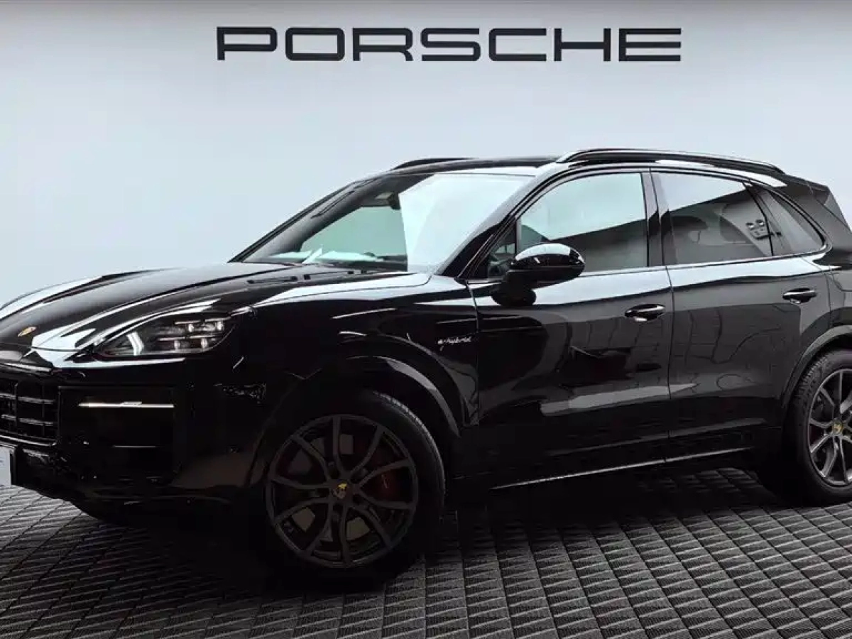 PORSCHE CAYENNE NEW ENERGY  2025