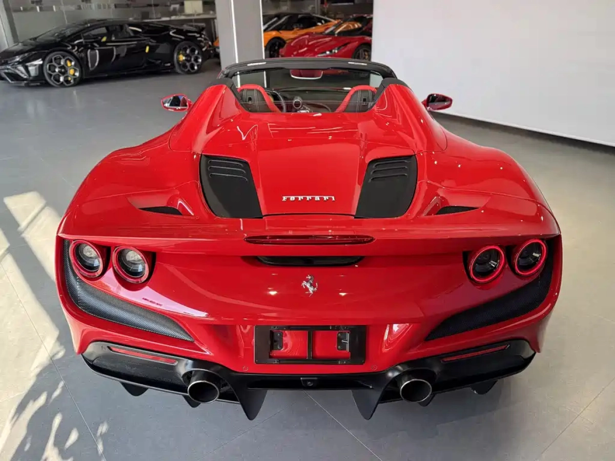 FERRARI F8
