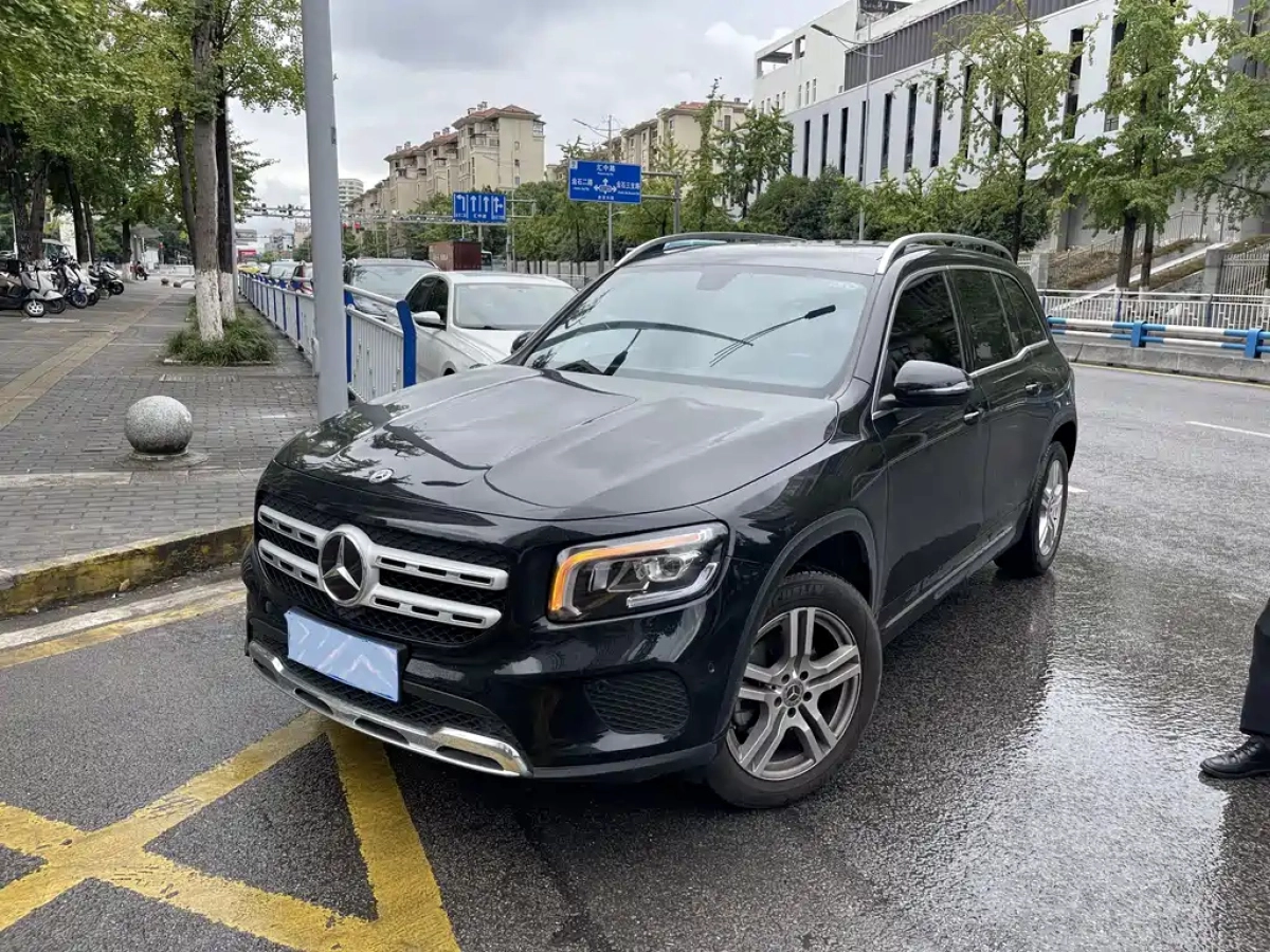 MERCEDES BENZ GLB
