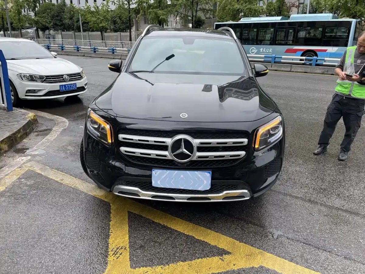 MERCEDES BENZ GLB