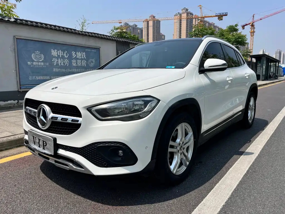 MERCEDES BENZ GLA  2021