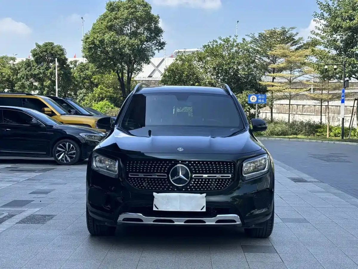 MERCEDES BENZ GLB