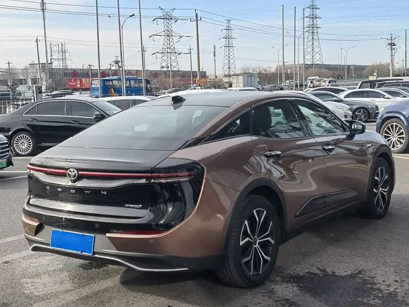 TOYOTA CROWN SPORTCROSS