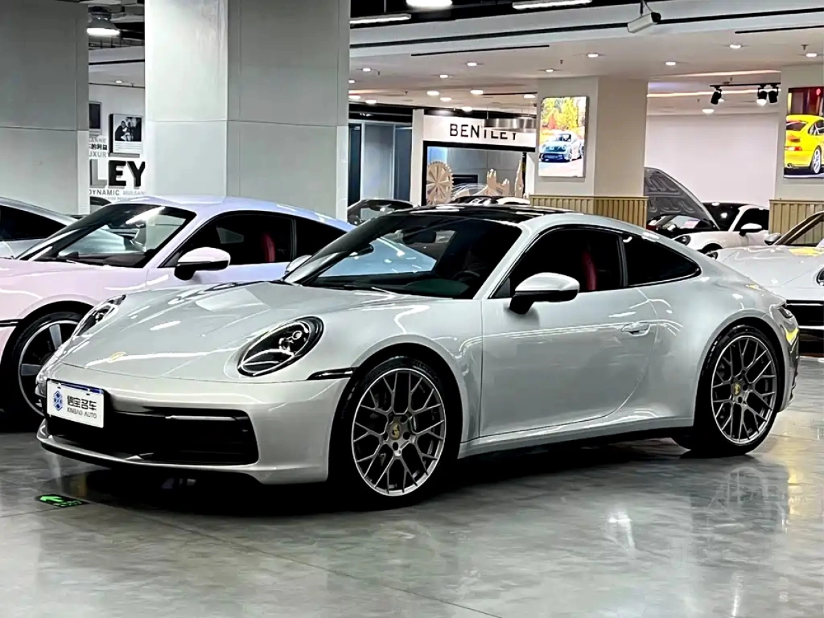 PORSCHE 911