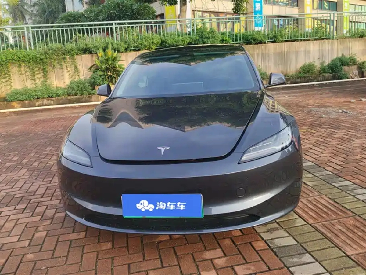 TESLA MODEL 3