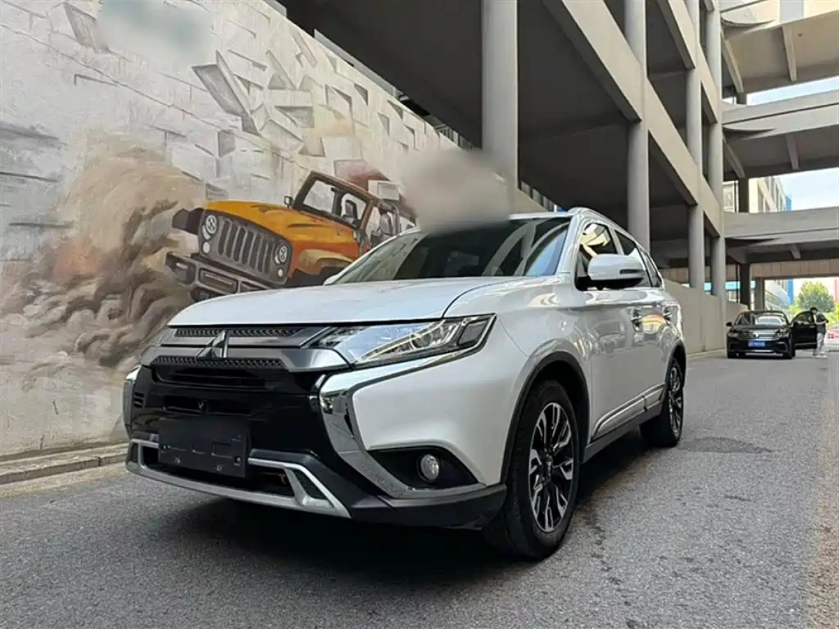 MITSUBISHI OUTLANDER  2020