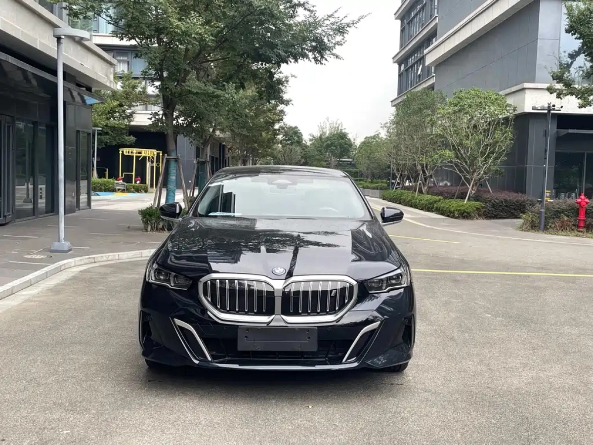 BMW I5