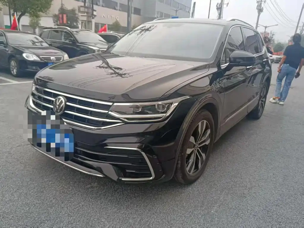 VOLKSWAGEN TIGUAN L