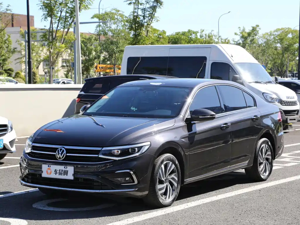 VOLKSWAGEN BORA  2023