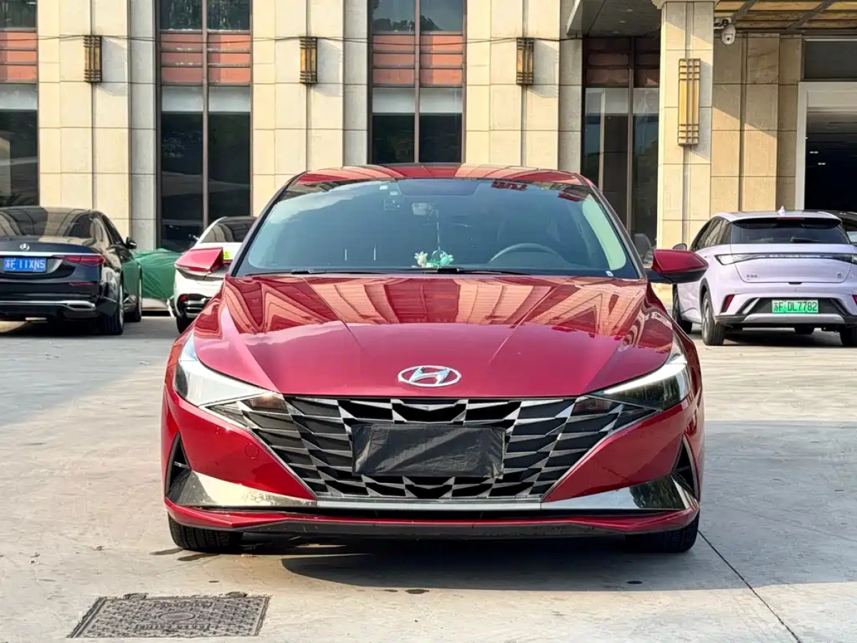 HYUNDAI ELANTRA