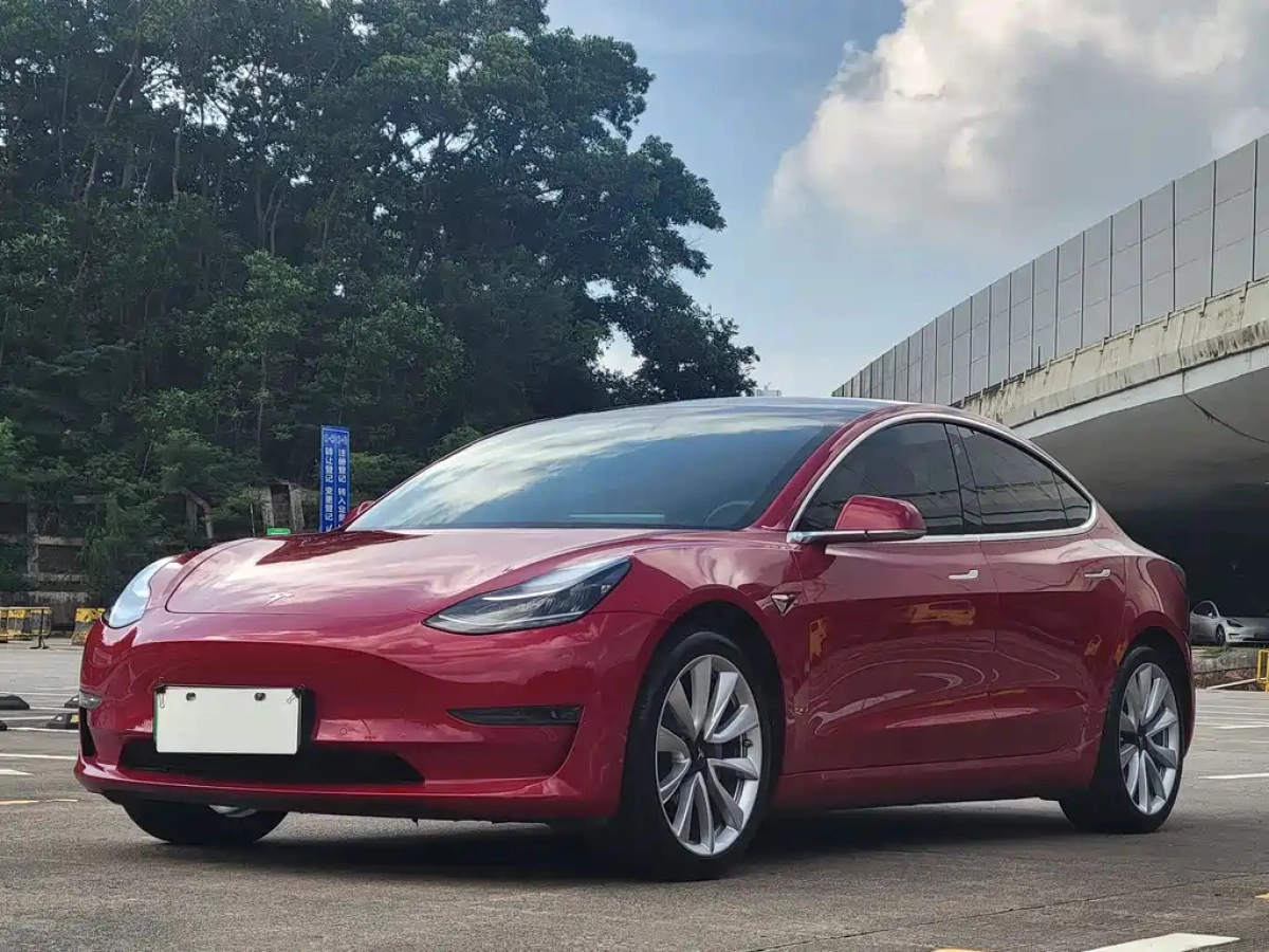 TESLA MODEL 3