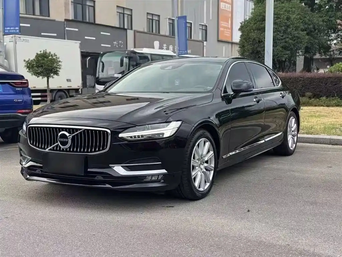 VOLVO S90