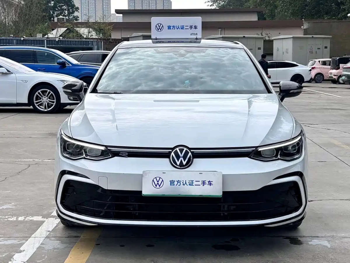 VOLKSWAGEN GOLF