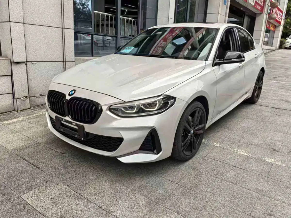 BMW 1-SERIES  2021