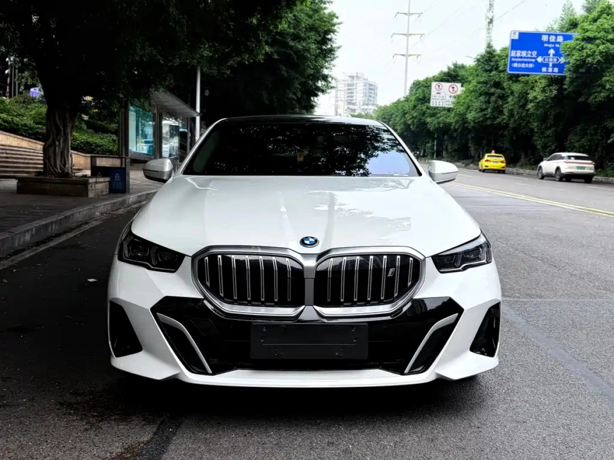 BMW I5