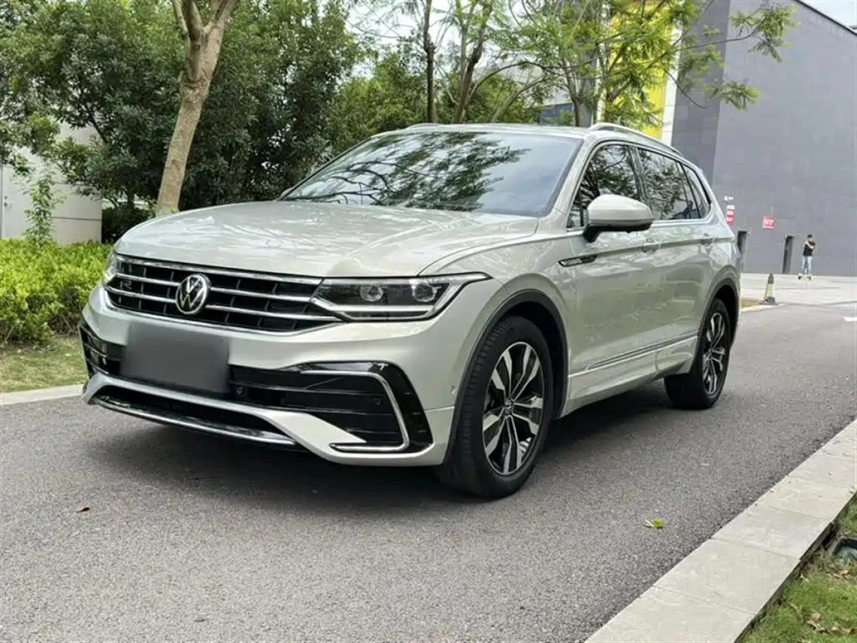 VOLKSWAGEN TIGUAN L