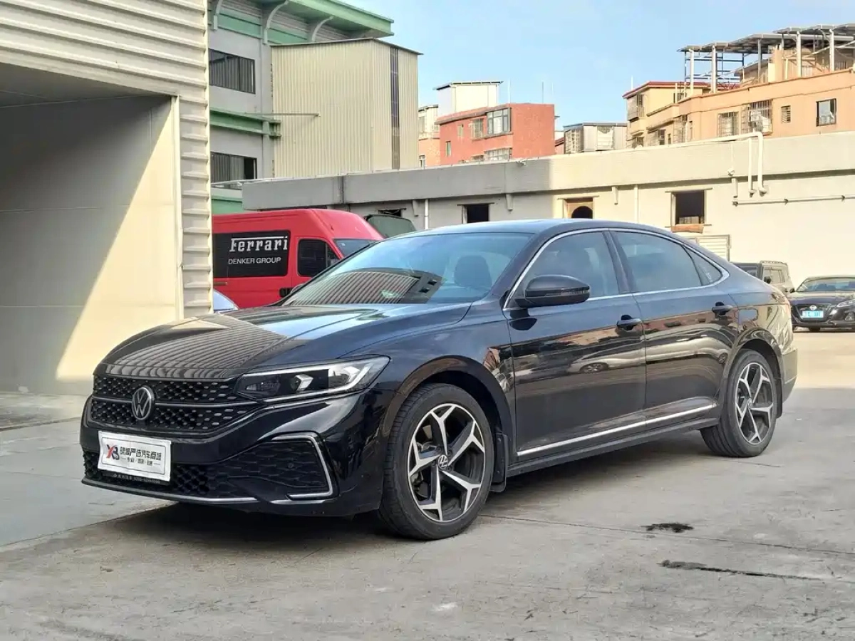 VOLKSWAGEN PASSAT  2023