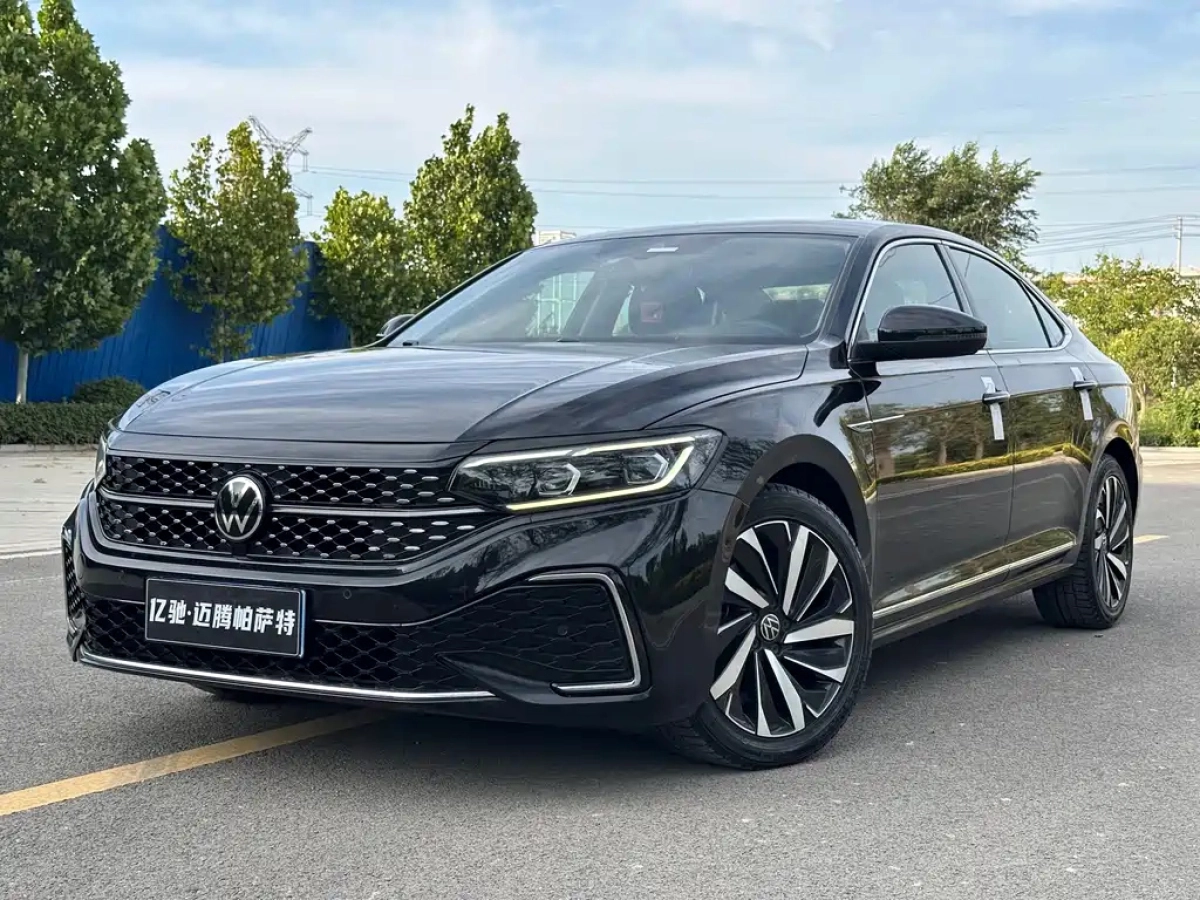 VOLKSWAGEN PASSAT  2022