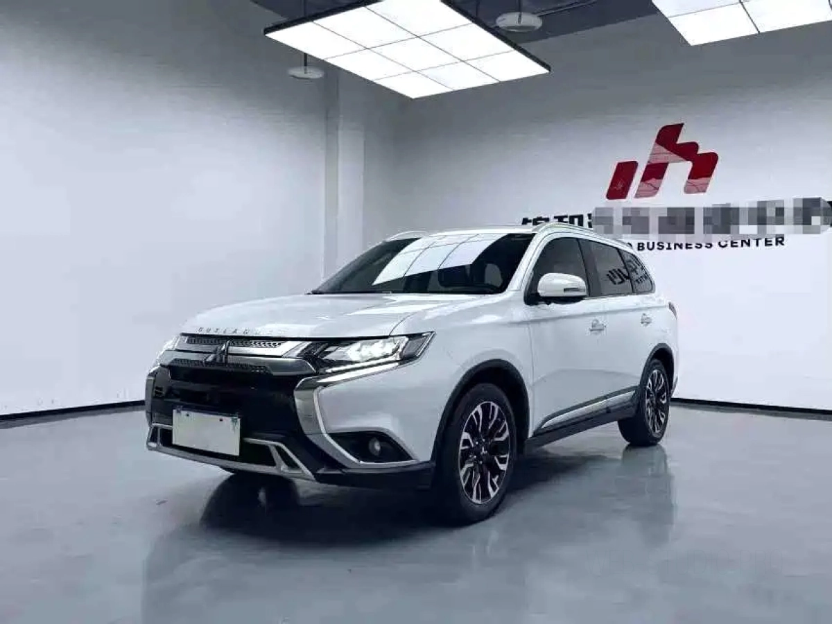 MITSUBISHI OUTLANDER  2020