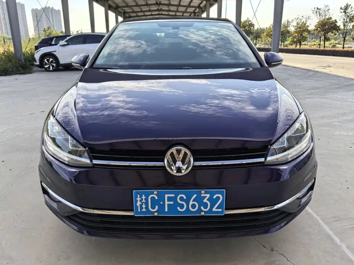 VOLKSWAGEN GOLF