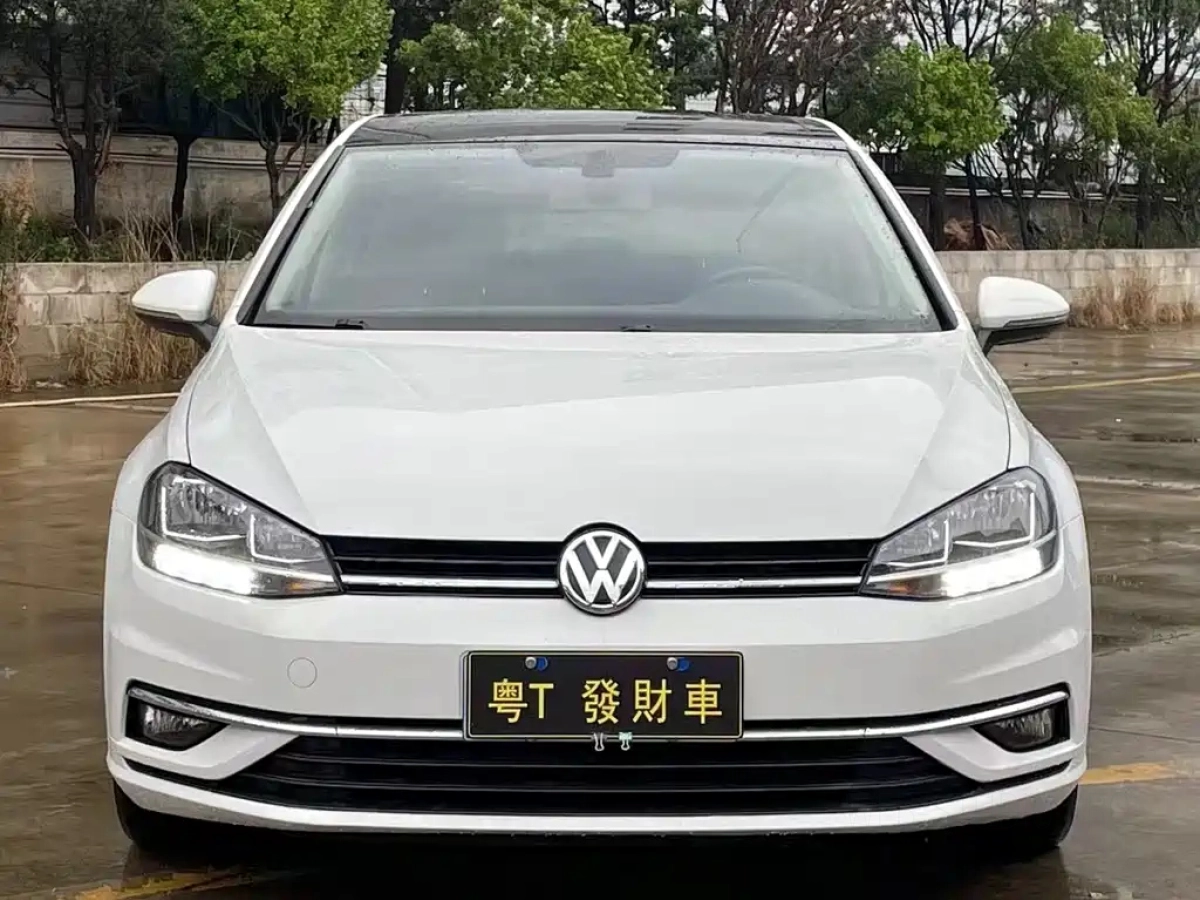 VOLKSWAGEN GOLF