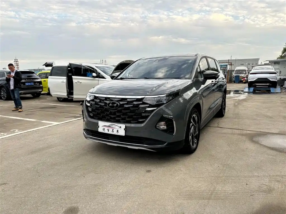 HYUNDAI CUSTO  2024