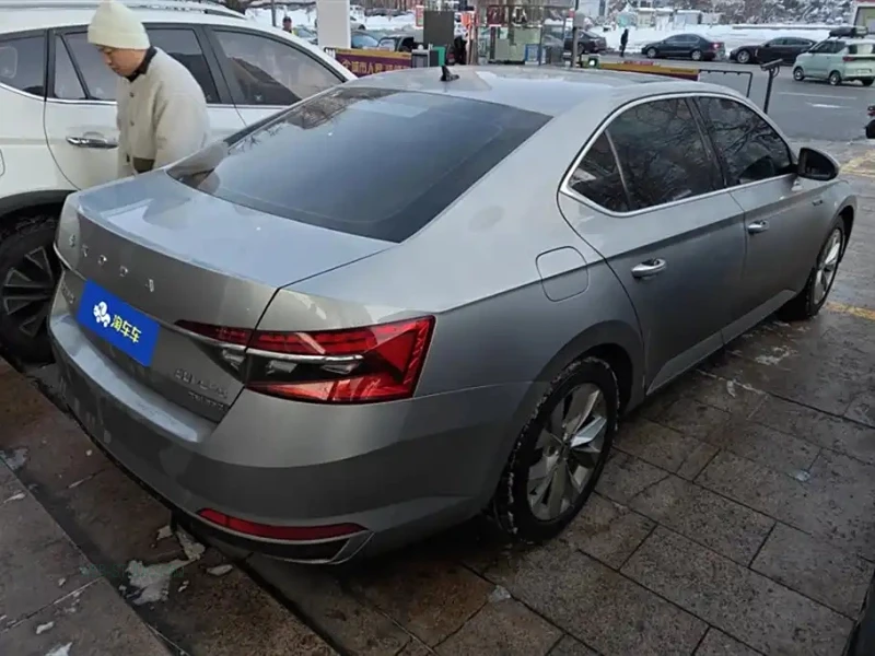 SKODA SUPERB