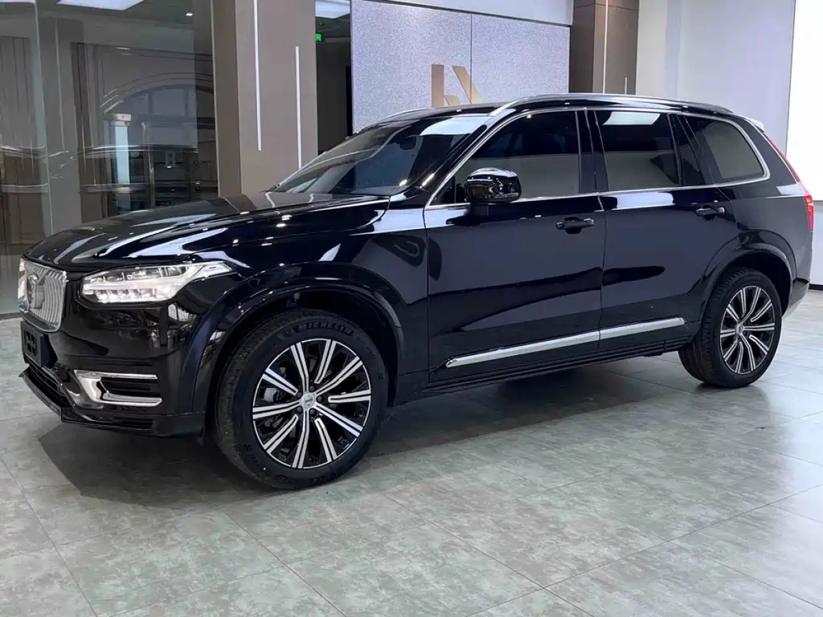 VOLVO XC90  2025