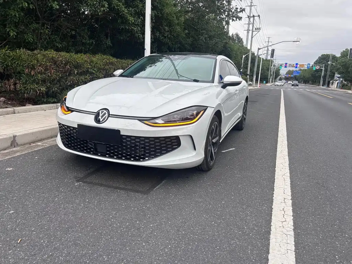 VOLKSWAGEN LAMANDO  2025