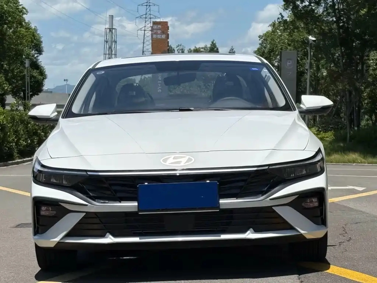 HYUNDAI ELANTRA