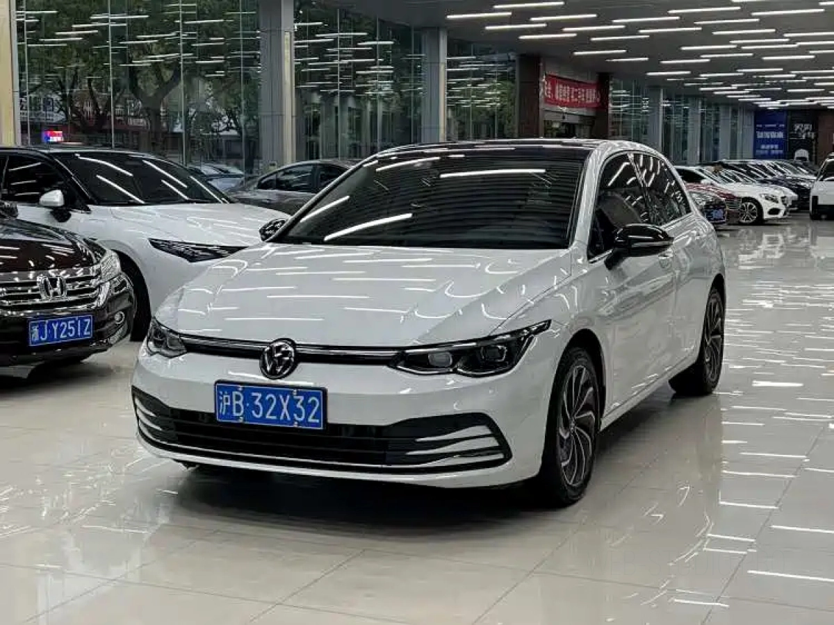 VOLKSWAGEN GOLF  2023