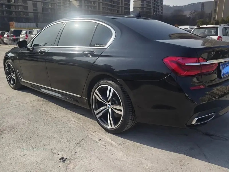 BMW 7-SERIES