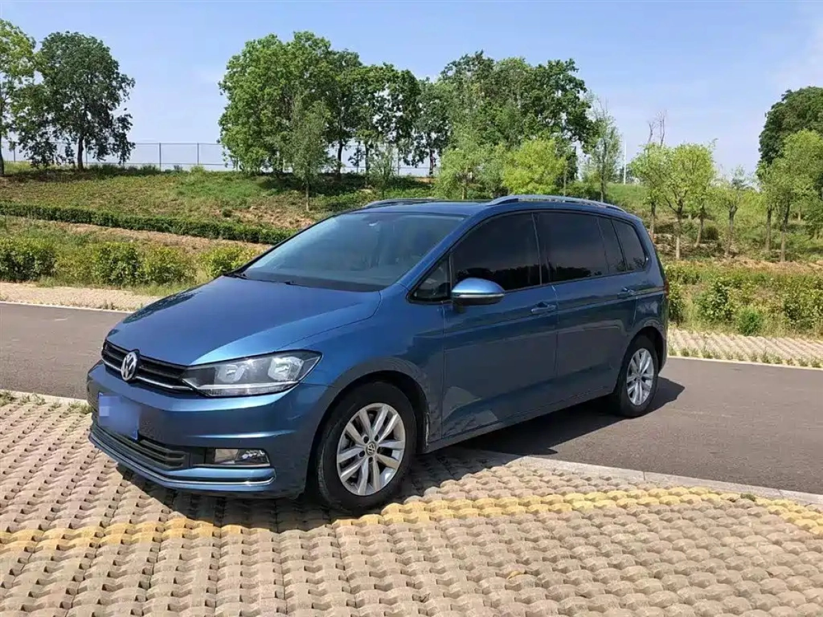 VOLKSWAGEN TOURAN