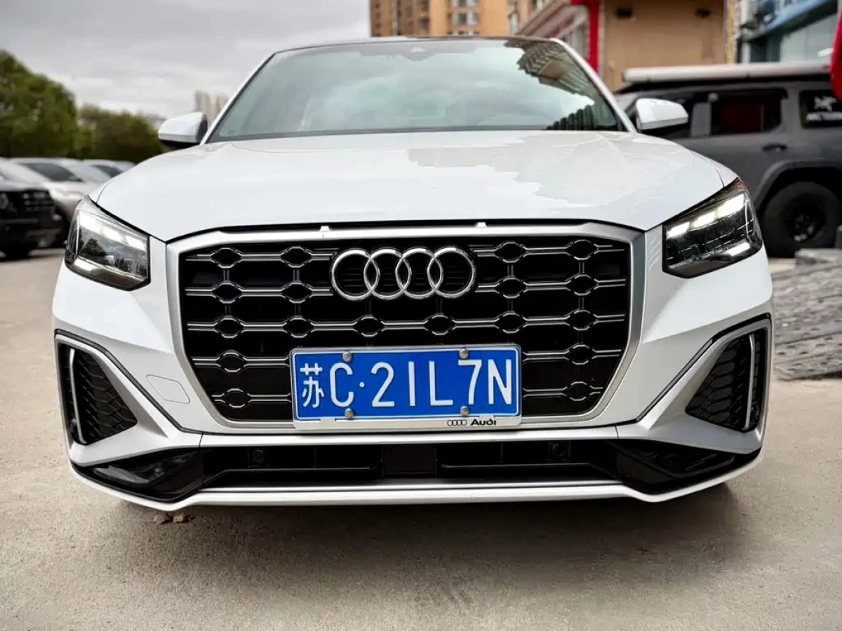 AUDI Q2L