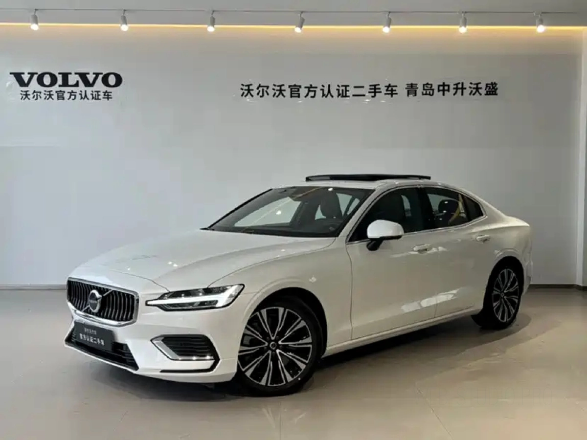 VOLVO S60  2025