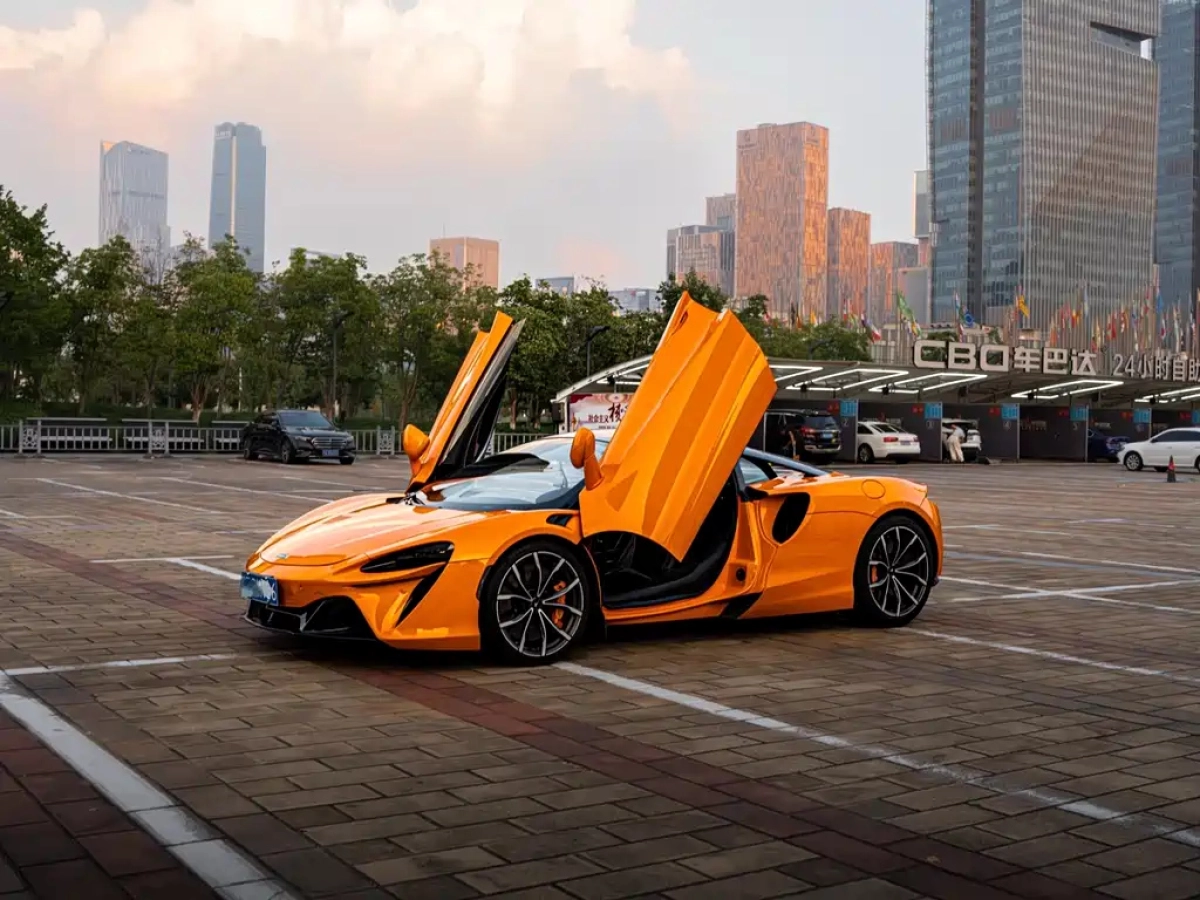 MCLAREN ARTURA  2023