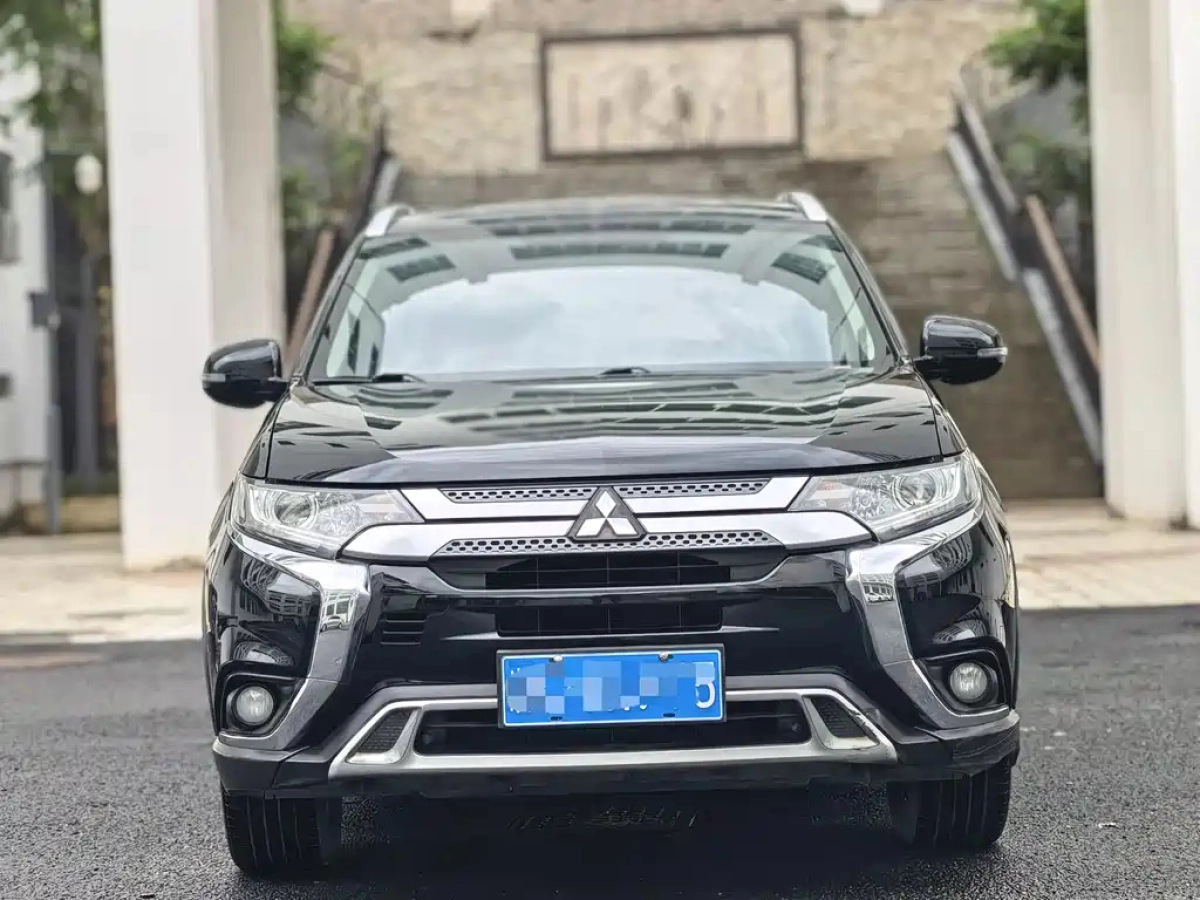 MITSUBISHI OUTLANDER
