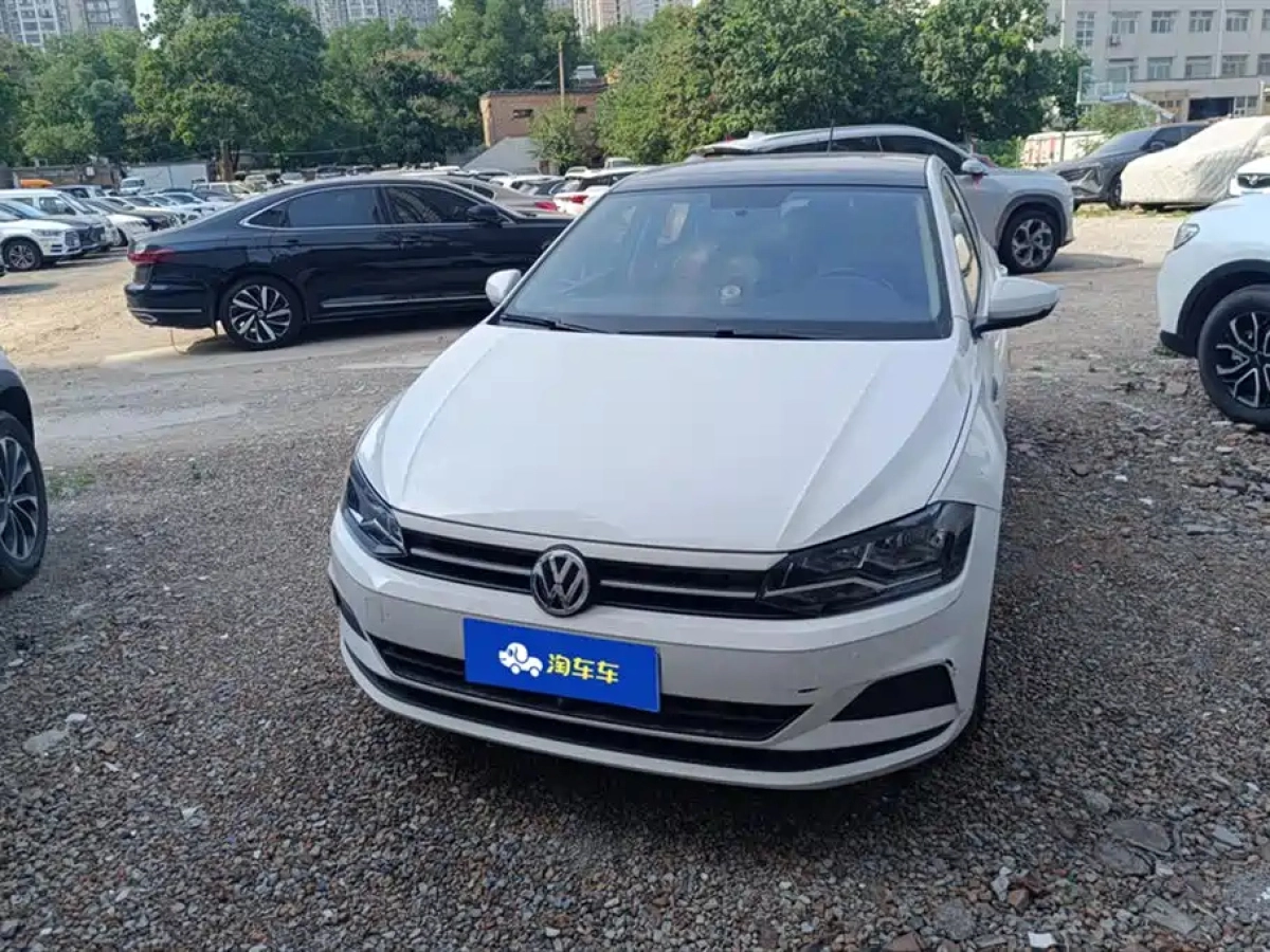 VOLKSWAGEN POLO