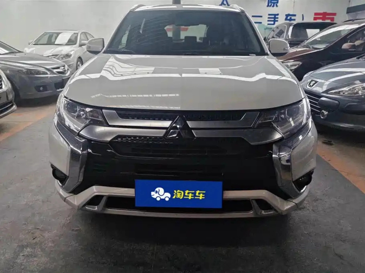 MITSUBISHI OUTLANDER