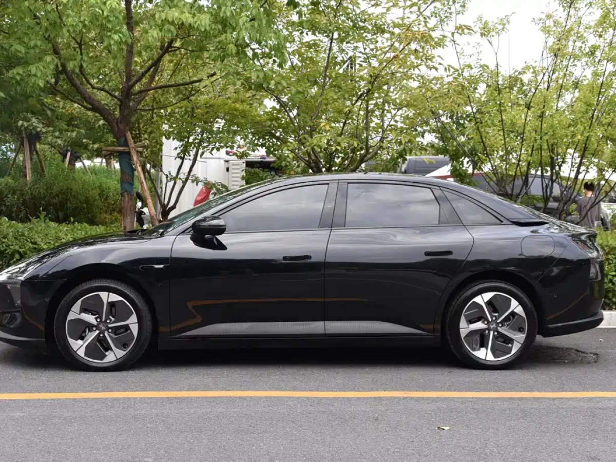 XPENG MOTORS MONA M03