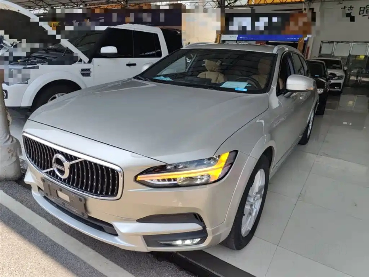 VOLVO V90