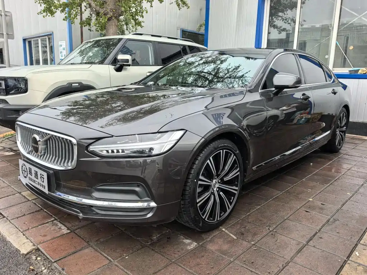VOLVO S90